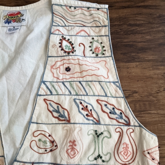 Sorrel Embroidered Vest - Picture 7 of 9